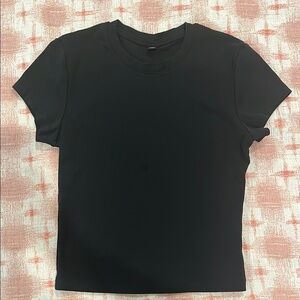 Uniqlo basic mini tee